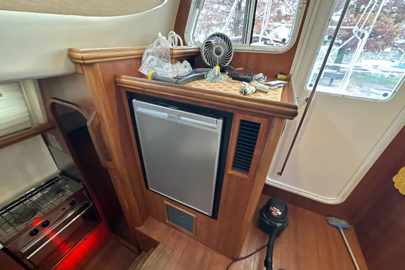 Slide: The Image of Electrical panel in a 2014 Gemini Legacy 35 boat with labeled radar switch. - 38