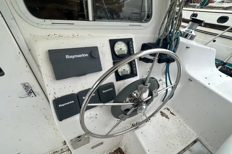 Slide: The Image of Raymarine navigation instruments on a 2014 Gemini Legacy 35 boat dashboard. - 47