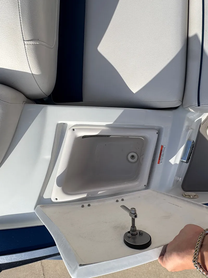 Slide: The Image of Crownline Boats Eclipse E4 2014 - 10