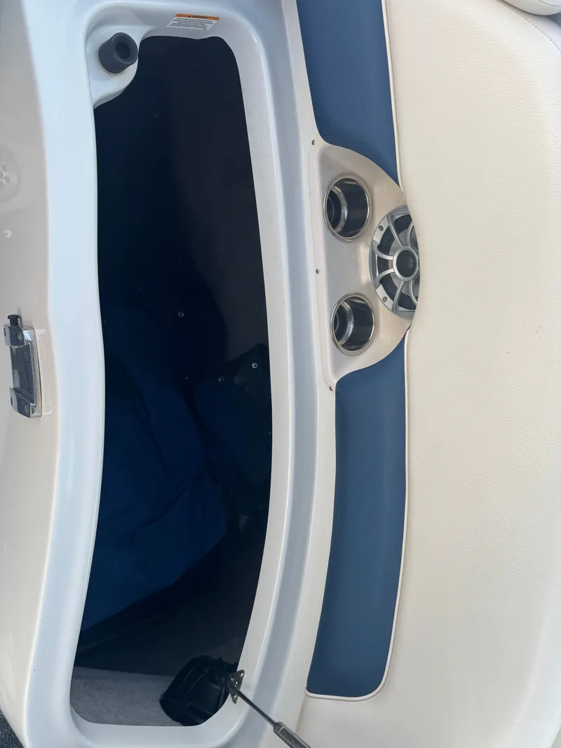 Slide: The Image of Crownline Boats Eclipse E4 2014 - 25