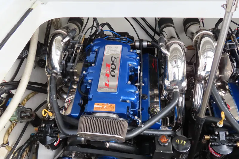 Slide: The Image of 1999 Formula 382 FASTech engine, featuring a powerful 500 EFI setup. - 11