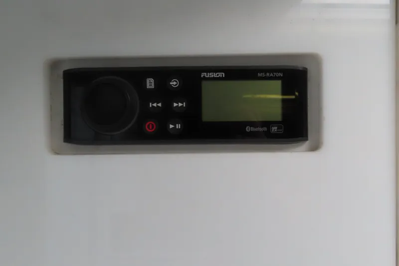 Slide: The Image of Fusion MS-RA70N stereo system on 1999 Formula 382 FASTech boat. - 13