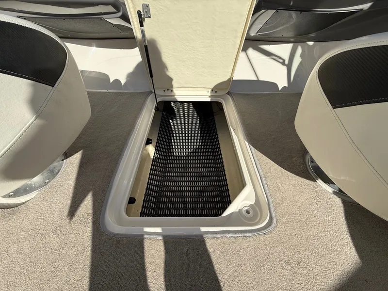 Slide: The Image of Monterey 214FS 2009 - 16