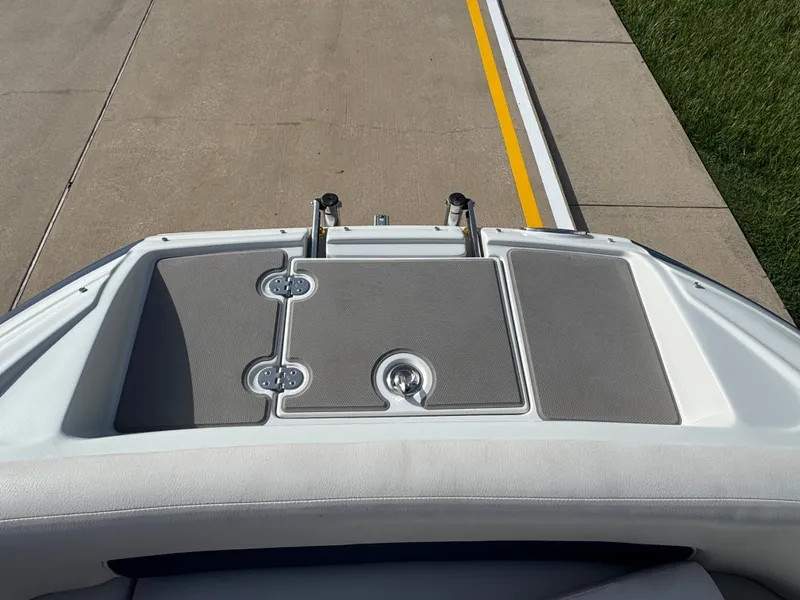 Slide: The Image of Crownline Boats Eclipse E4 2014 - 18