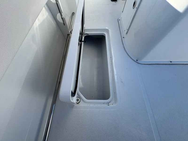 Slide: The Image of Sea Hunt Gamefish 27 Coffin Box 2026 - 12