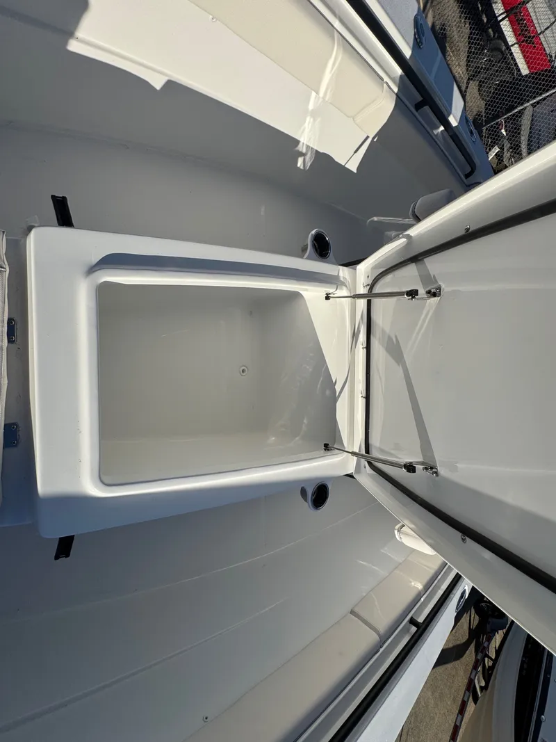 Slide: The Image of Sea Hunt Gamefish 27 Coffin Box 2026 - 19