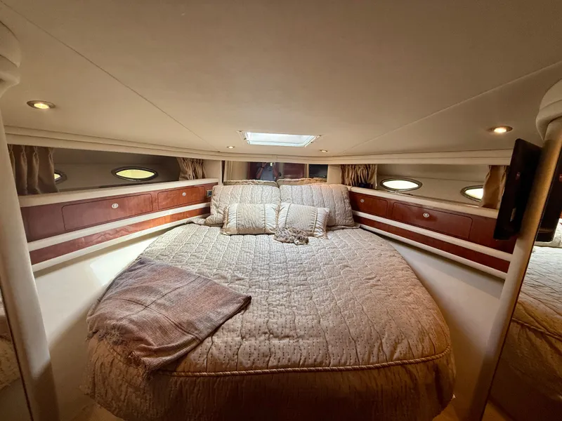Slide: The Image of Sea Ray 480 Sedan Bridge 2004 - 11