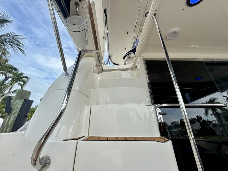 Slide: The Image of Sea Ray 480 Sedan Bridge 2004 - 16