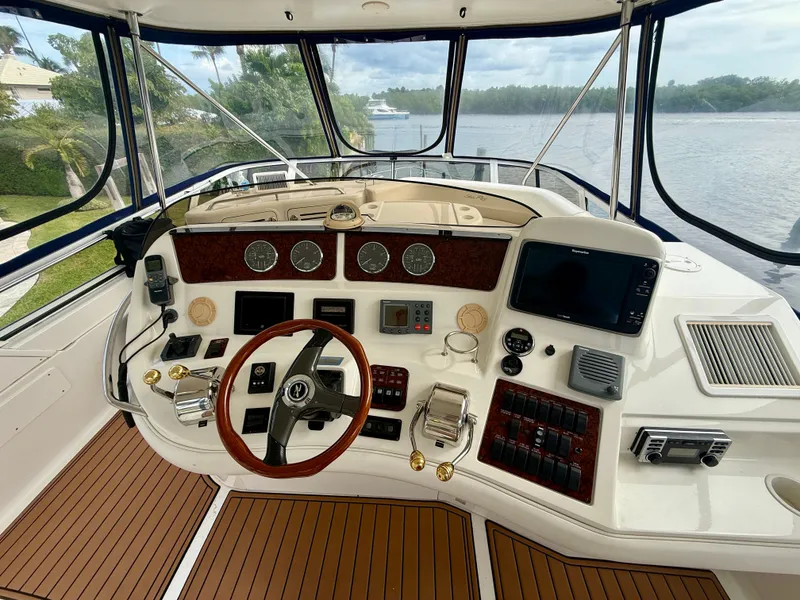 Slide: The Image of Sea Ray 480 Sedan Bridge 2004 - 17