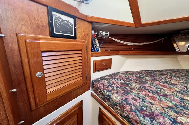 Slide: The Image of 1997 Pacific Seacraft 40 "Serenade" forward cabin - 16
