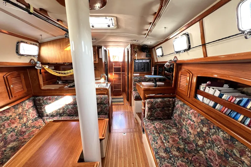Slide: The Image of Main salon of 1997 Pacific Seacraft 40 "Serenade" - 18
