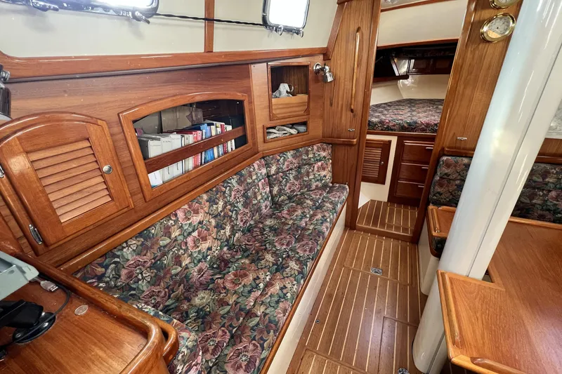 Slide: The Image of 1997 Pacific Seacraft 40 "Serenade" - 7