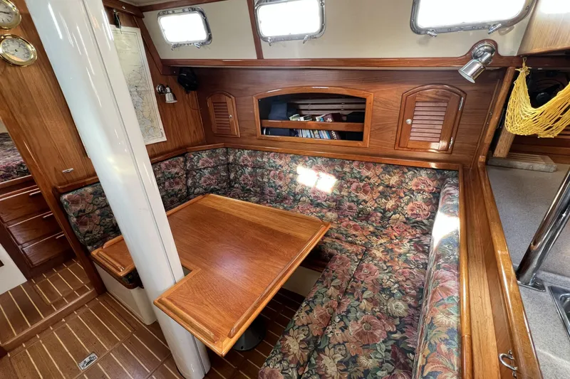 Slide: The Image of Interior of1997 Pacific Seacraft 40 "Serenade" - 9