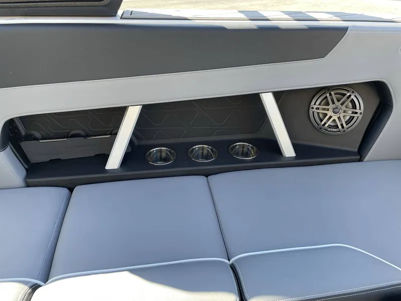 Slide: The Image of Nautique Super Air Nautique GS22 2026 - 18