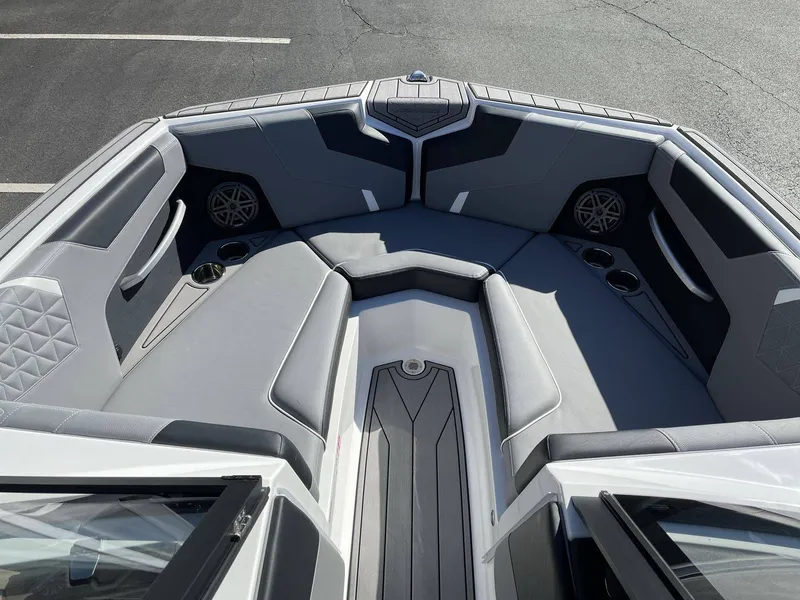 Slide: The Image of Nautique Super Air Nautique GS22 2026 - 36