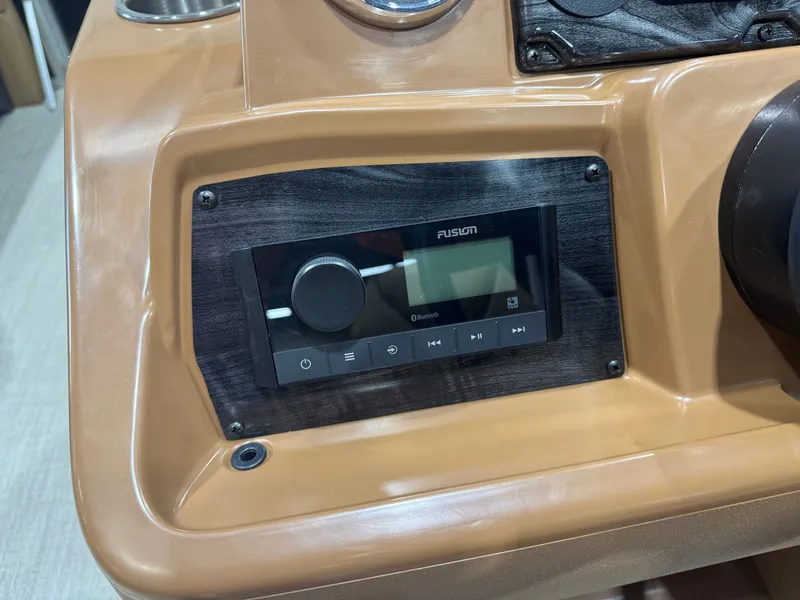 Slide: The Image of Tahoe Sport 2180 Cruise & Honda 4-Stroke EFI 2026 - 11