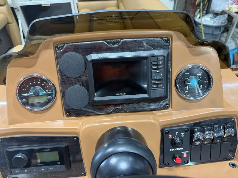 Slide: The Image of Tahoe Sport 2180 Cruise & Honda 4-Stroke EFI 2026 - 12