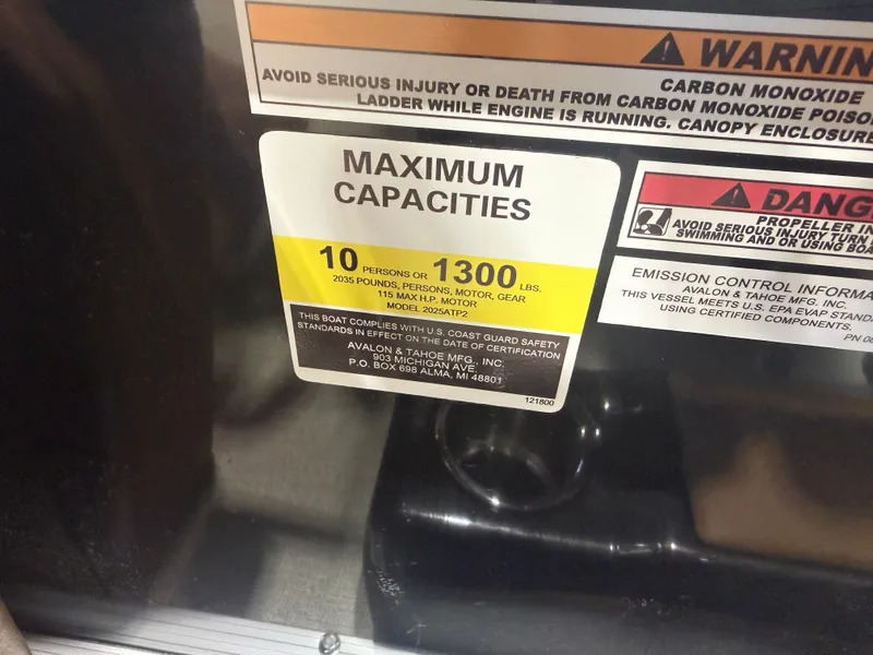 Slide: The Image of Tahoe Sport 2180 Cruise & Honda 4-Stroke EFI 2026 - 13