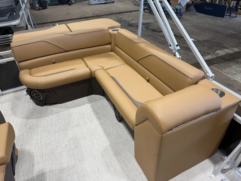 Slide: The Image of Tahoe Sport 2180 Cruise & Honda 4-Stroke EFI 2026 - 15