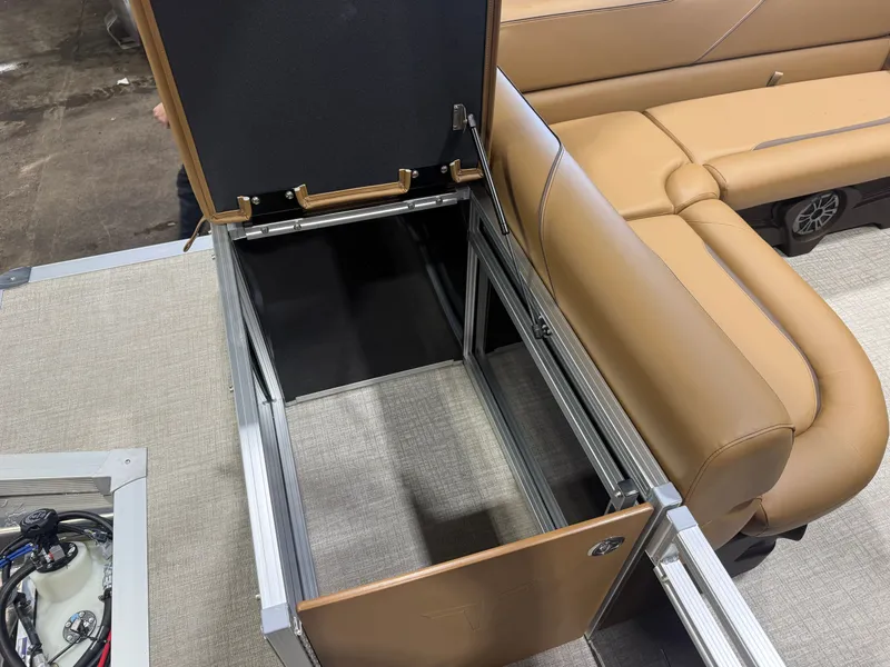 Slide: The Image of Tahoe Sport 2180 Cruise & Honda 4-Stroke EFI 2026 - 17