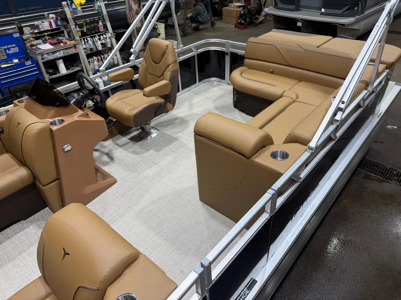 Slide: The Image of Tahoe Sport 2180 Cruise & Honda 4-Stroke EFI 2026 - 3