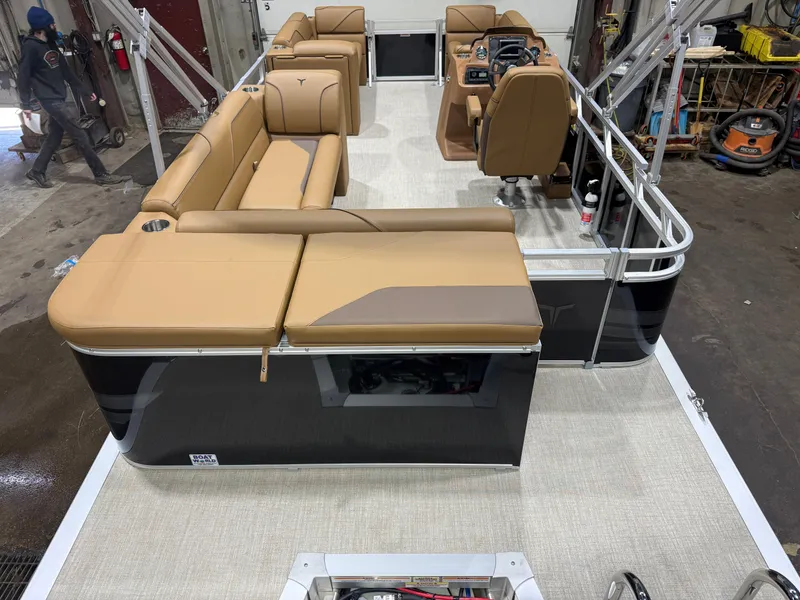 Slide: The Image of Tahoe Sport 2180 Cruise & Honda 4-Stroke EFI 2026 - 4