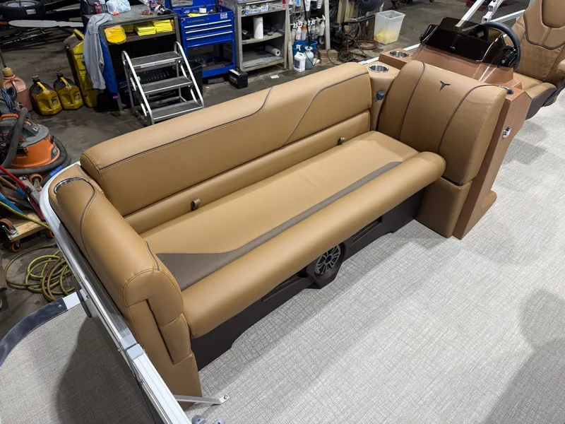 Slide: The Image of Tahoe Sport 2180 Cruise & Honda 4-Stroke EFI 2026 - 6