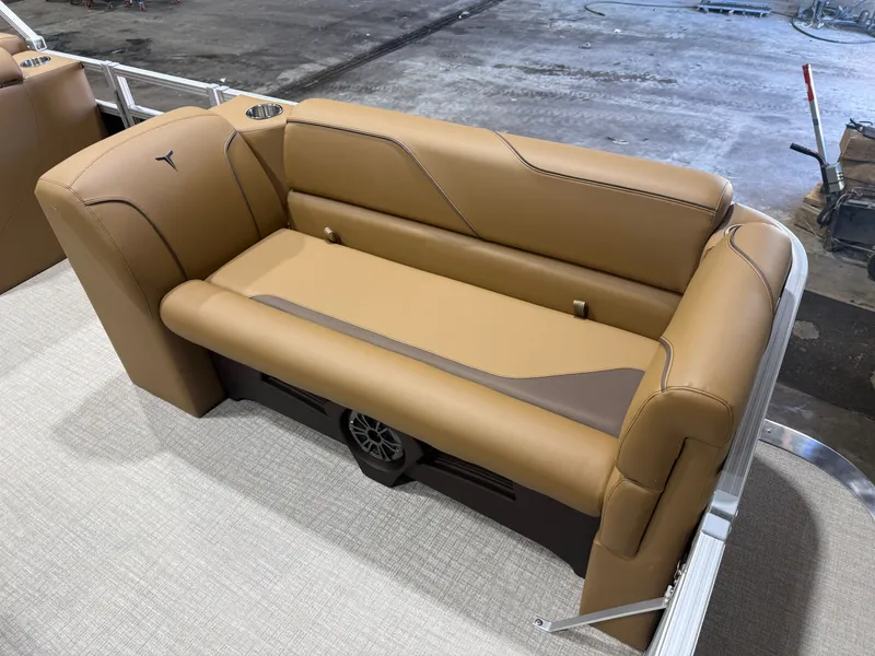 Slide: The Image of Tahoe Sport 2180 Cruise & Honda 4-Stroke EFI 2026 - 7