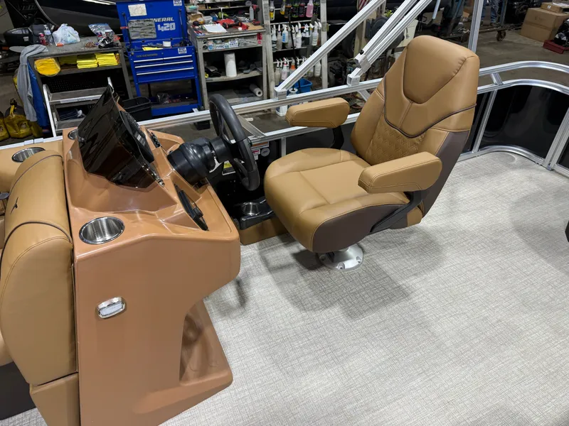 Slide: The Image of Tahoe Sport 2180 Cruise & Honda 4-Stroke EFI 2026 - 8