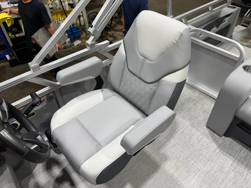 Slide: The Image of Tahoe Sport 2185 Swingback (VRB) & Honda 4-Stroke EFI 2026 - 10