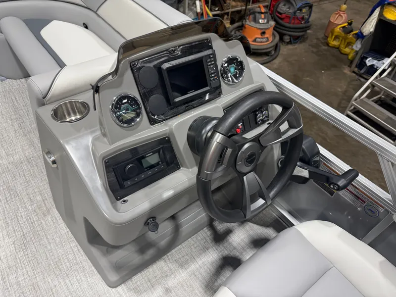 Slide: The Image of Tahoe Sport 2185 Swingback (VRB) & Honda 4-Stroke EFI 2026 - 11