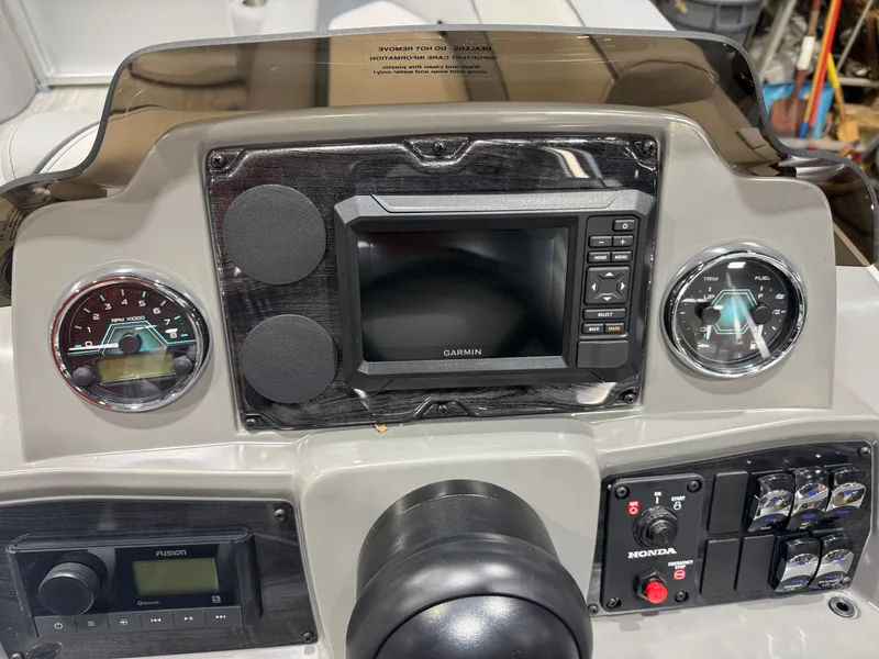 Slide: The Image of Tahoe Sport 2185 Swingback (VRB) & Honda 4-Stroke EFI 2026 - 13