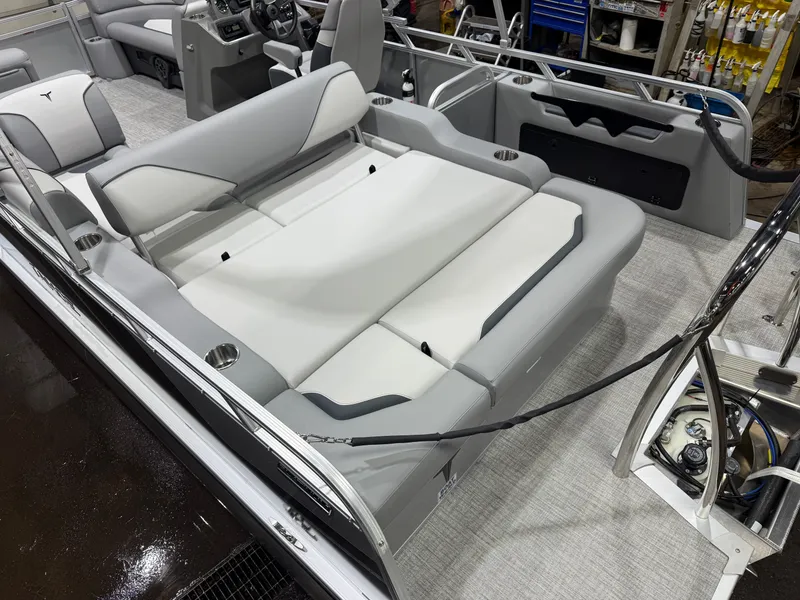 Slide: The Image of Tahoe Sport 2185 Swingback (VRB) & Honda 4-Stroke EFI 2026 - 4