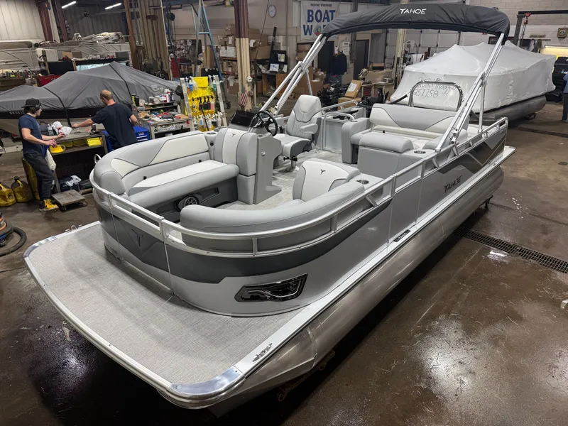 The Image of Tahoe Sport VRB 2185 Swingback & 4-Stroke $32995 2026 - 1