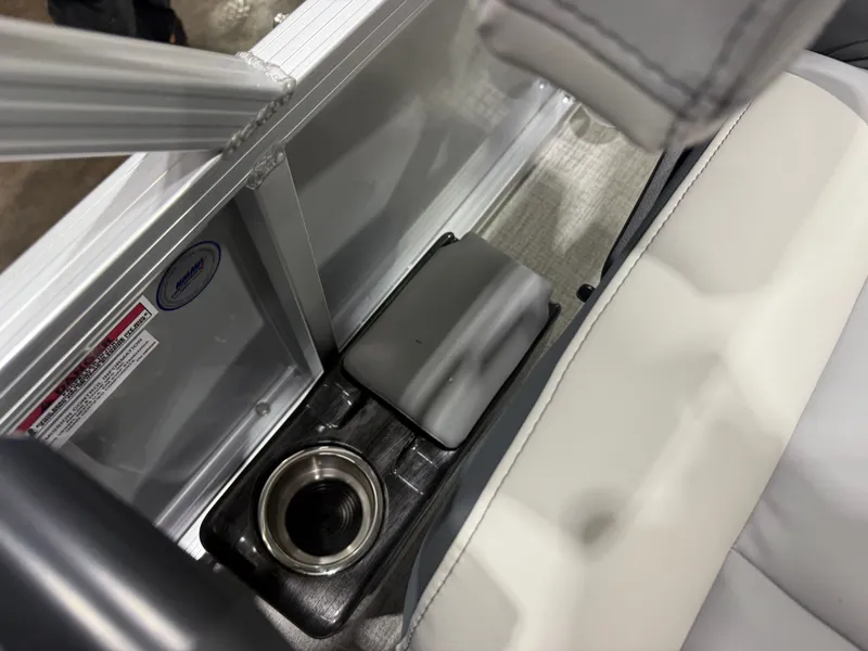 Slide: The Image of Tahoe Sport VRB 2185 Swingback & 4-Stroke $32995 2026 - 14