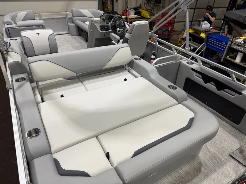 Slide: The Image of Tahoe Sport VRB 2185 Swingback & 4-Stroke $32995 2026 - 17