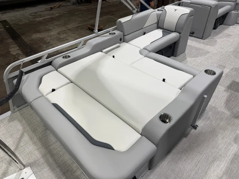 Slide: The Image of Tahoe Sport VRB 2185 Swingback & 4-Stroke $32995 2026 - 21