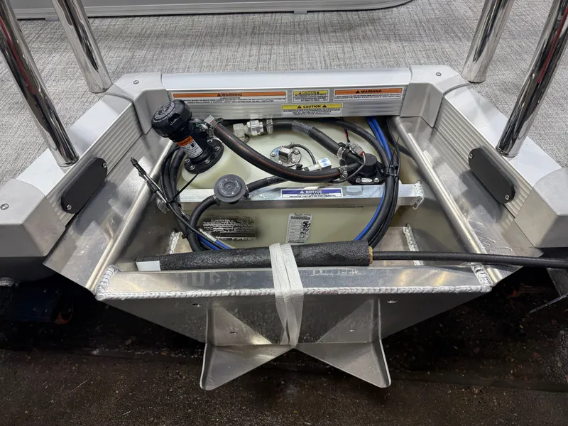 Slide: The Image of Tahoe Sport VRB 2185 Swingback & 4-Stroke $32995 2026 - 40