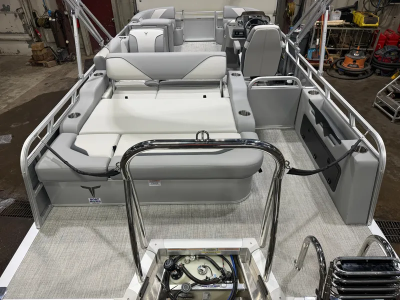 Slide: The Image of Tahoe Sport VRB 2185 Swingback & 4-Stroke $32995 2026 - 5