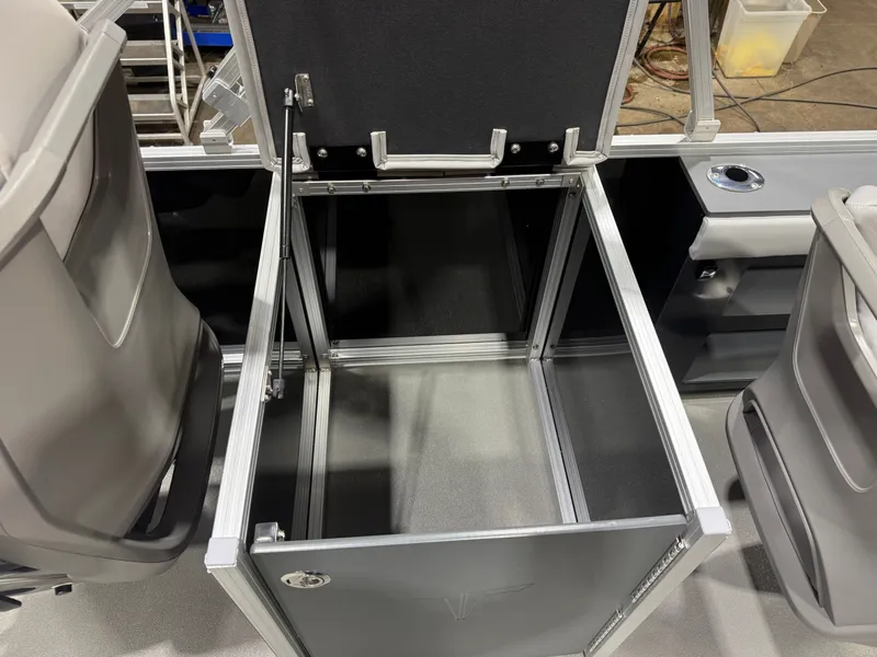 Slide: The Image of Tahoe GEOfish 2385 Rear Fish Tritoon & Honda 4-Stroke EFI 2026 - 21