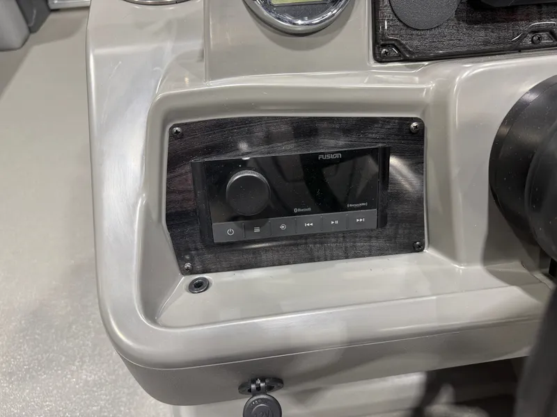 Slide: The Image of Tahoe GEOfish 2385 Rear Fish Tritoon & Honda 4-Stroke EFI 2026 - 13