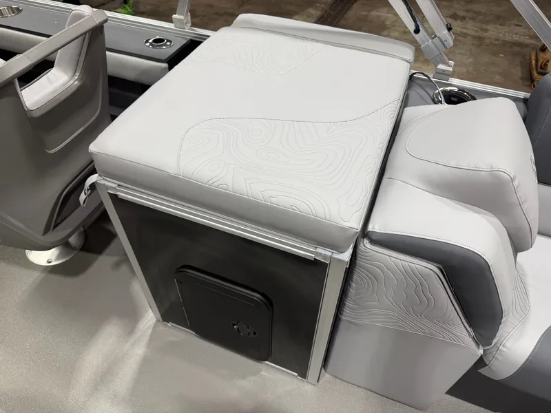 Slide: The Image of Tahoe GEOfish 2385 Rear Fish Tritoon & Honda 4-Stroke EFI 2026 - 17