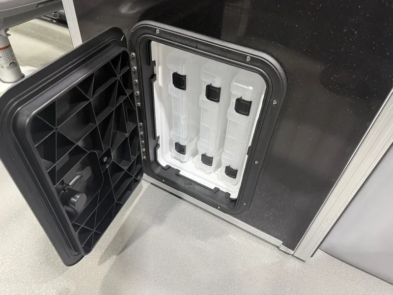 Slide: The Image of Tahoe GEOfish 2385 Rear Fish Tritoon & Honda 4-Stroke EFI 2026 - 19