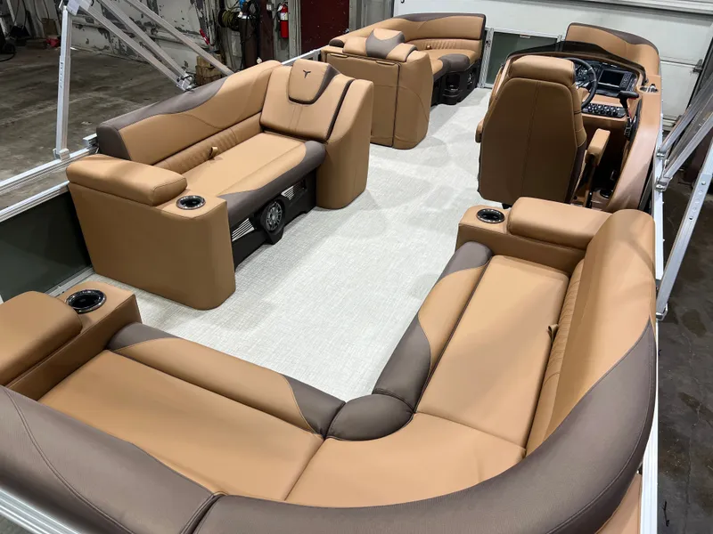 Slide: The Image of Tahoe LTZ 2385 Elite Cruise Tritoon & Honda 4-Stroke EFI 2026 - 22