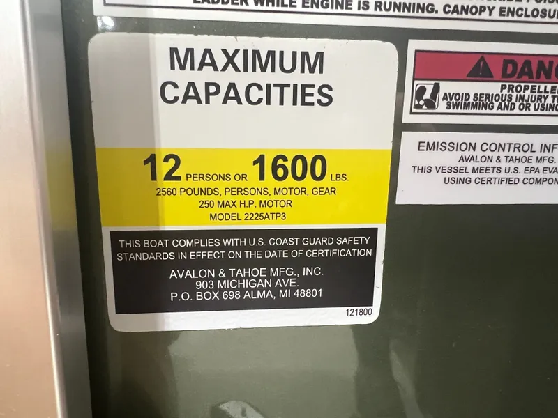 Slide: The Image of Tahoe LTZ 200HP Elite 2385 Tritoon 2026 - 12