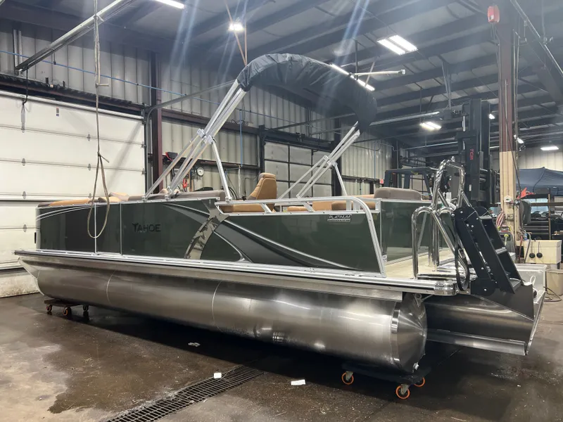 Slide: The Image of Tahoe LTZ 200HP Elite 2385 Tritoon 2026 - 25