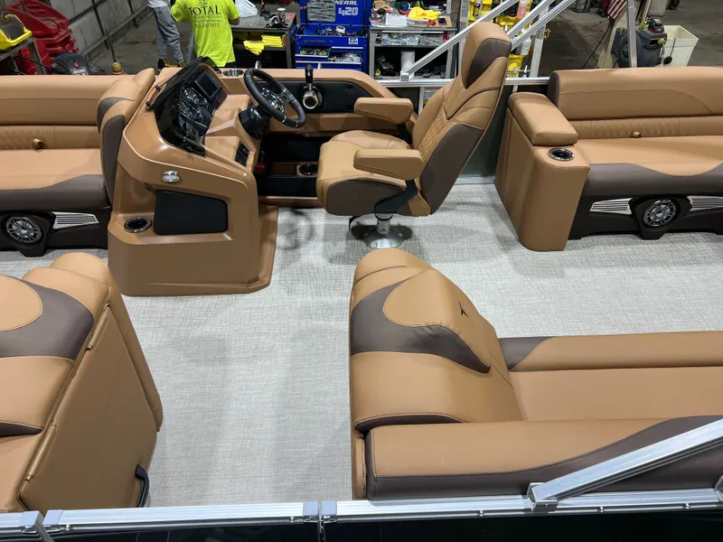 Slide: The Image of Tahoe LTZ 200HP Elite 2385 Tritoon 2026 - 3