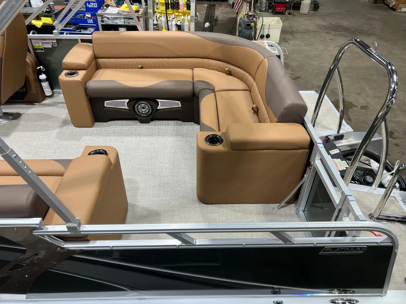 Slide: The Image of Tahoe LTZ 200HP Elite 2385 Tritoon 2026 - 4