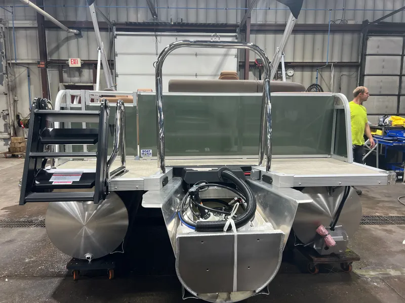 Slide: The Image of Tahoe LTZ 2385 Elite Cruise Tritoon & Honda 4-Stroke EFI 2026 - 24