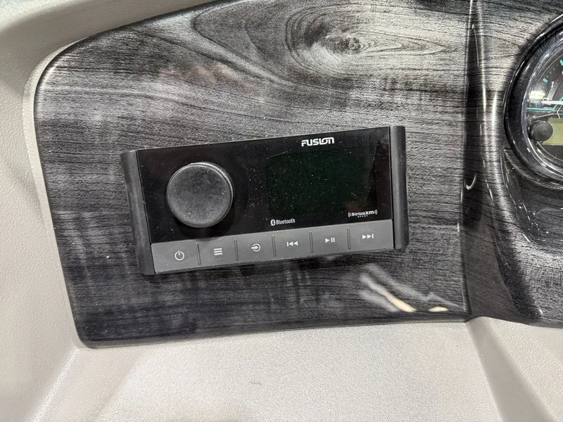 Slide: The Image of Tahoe LTZ 2385 Quad Lounge Tritoon & Honda 4-Stroke EFI 2026 - 14